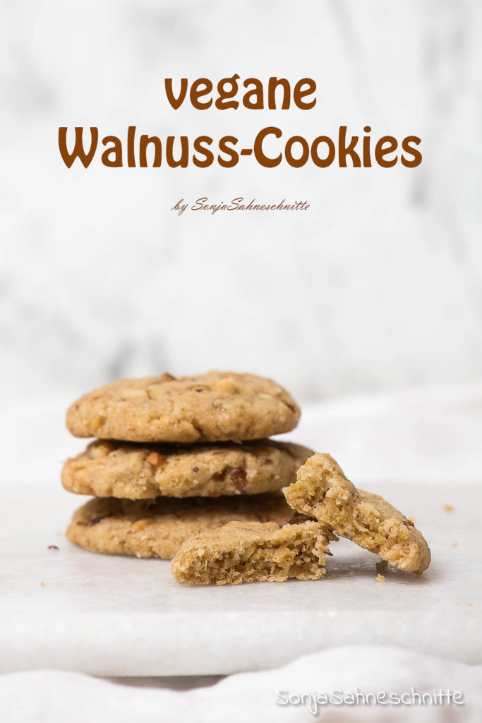 vegane Walnuss-Cookies die mit Öl gebacken werden. Ein einfaches schnelles Rezept, bei dem ihr die Zutaten immer auf Vorrat da haben könnt. Am besten probiert ihr es gleich aus.